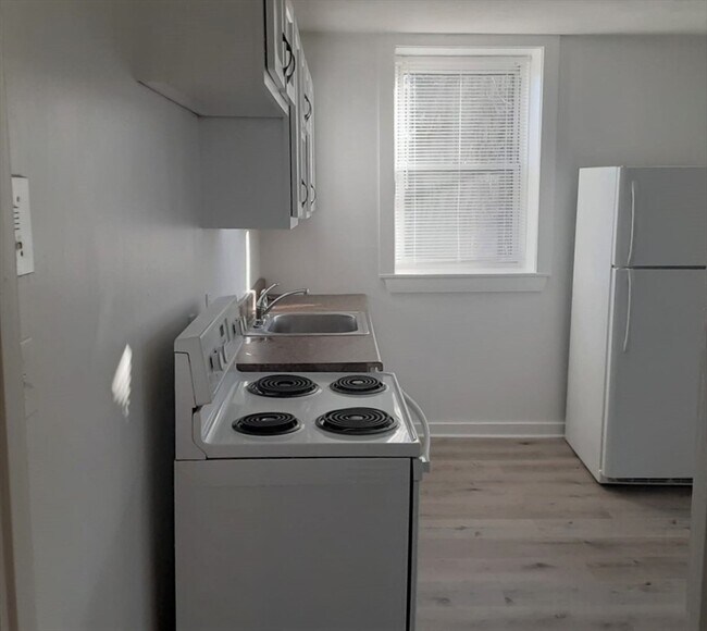 Foto del edificio - 143 Groveland St