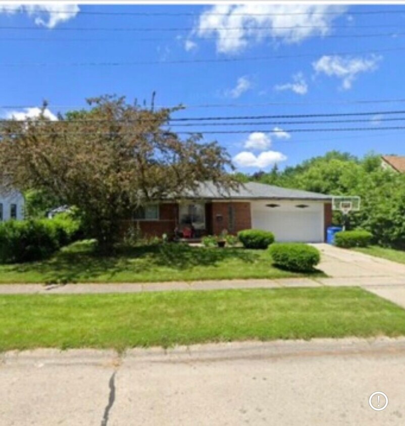 21663 Doepfer Rd, Warren, MI 48091 House for Rent in Warren, MI