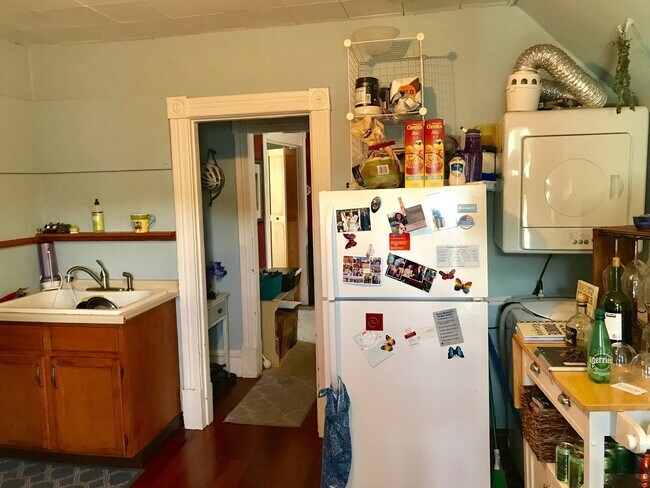 Building Photo - NE Minneapolis 2 Br / 1 Ba Upper Level Dup...