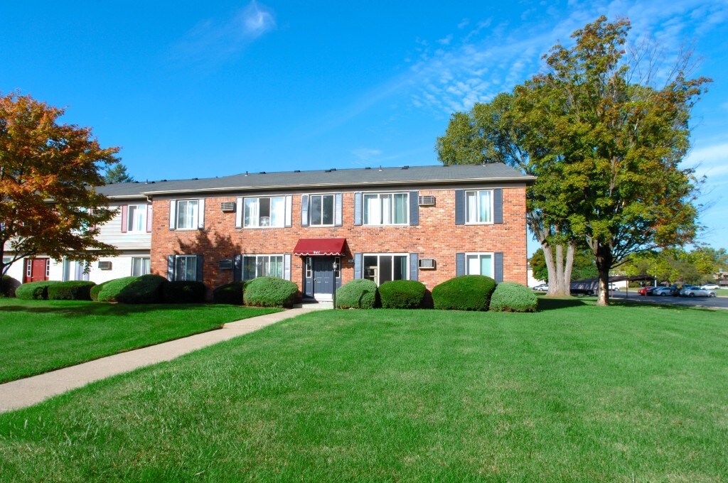 Chatsford Village Apartments Apartments in Madison Heights, MI