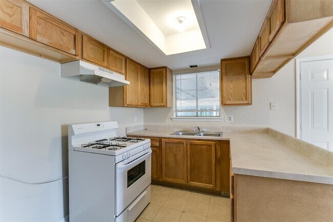 Building Photo - 6355 French Chateau Dr