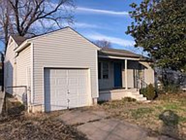 Building Photo - 2 Bed / 1 Bath in Tulsa!