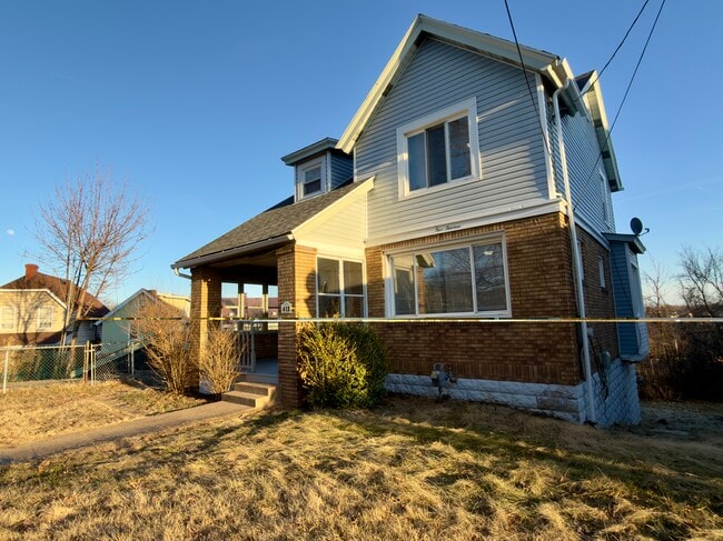 Building Photo - 413 Sinton Ave