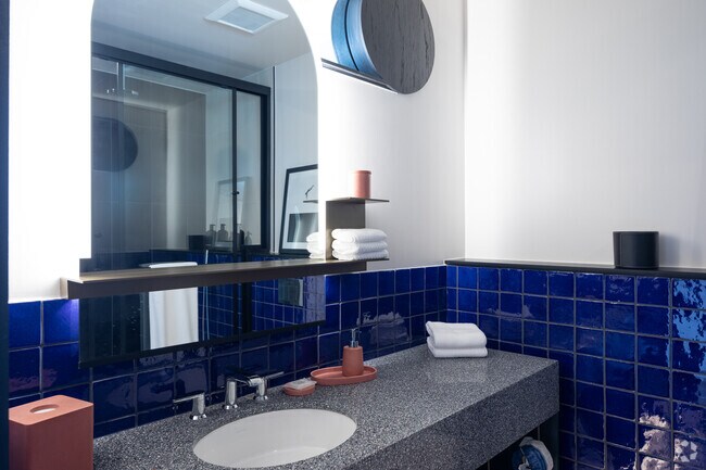 0HAB, 1BA - 330SF - Catbird