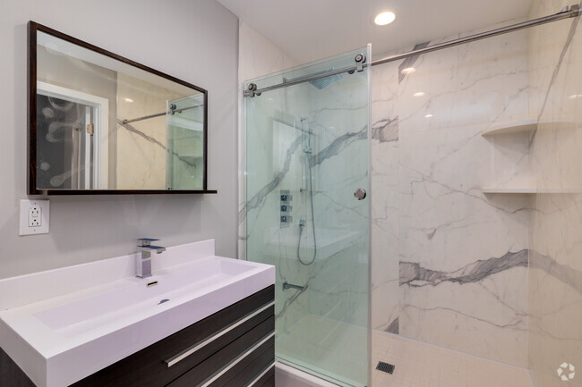 2BR, 2BA - 1,300SF - Primary Bathroom - WLIVING at 117 Spring Garden