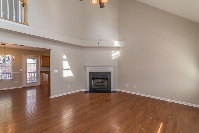 Building Photo - 1807 Meadowglen Cir