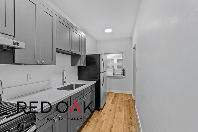 Foto del edificio - ~1 Month FREE~ Excellent Studio with a Bea...