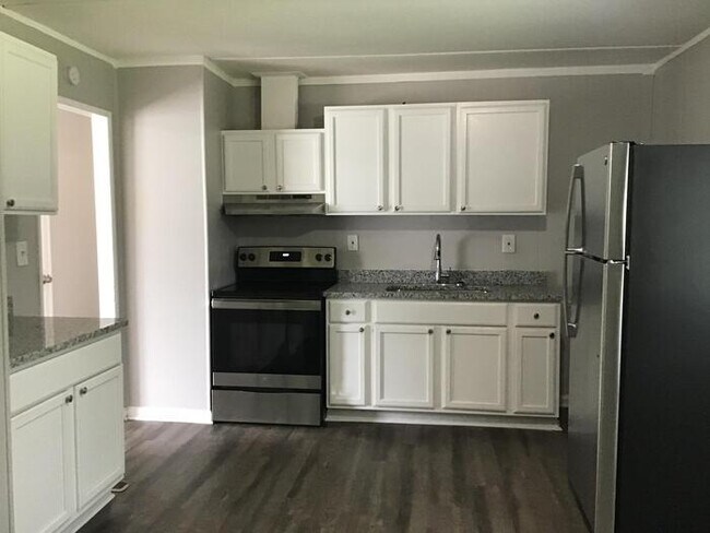 Building Photo - 2945 Eastway Dr