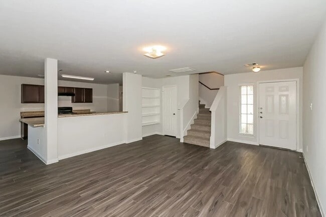 Foto del edificio - 12615 Lady Slipper Rd