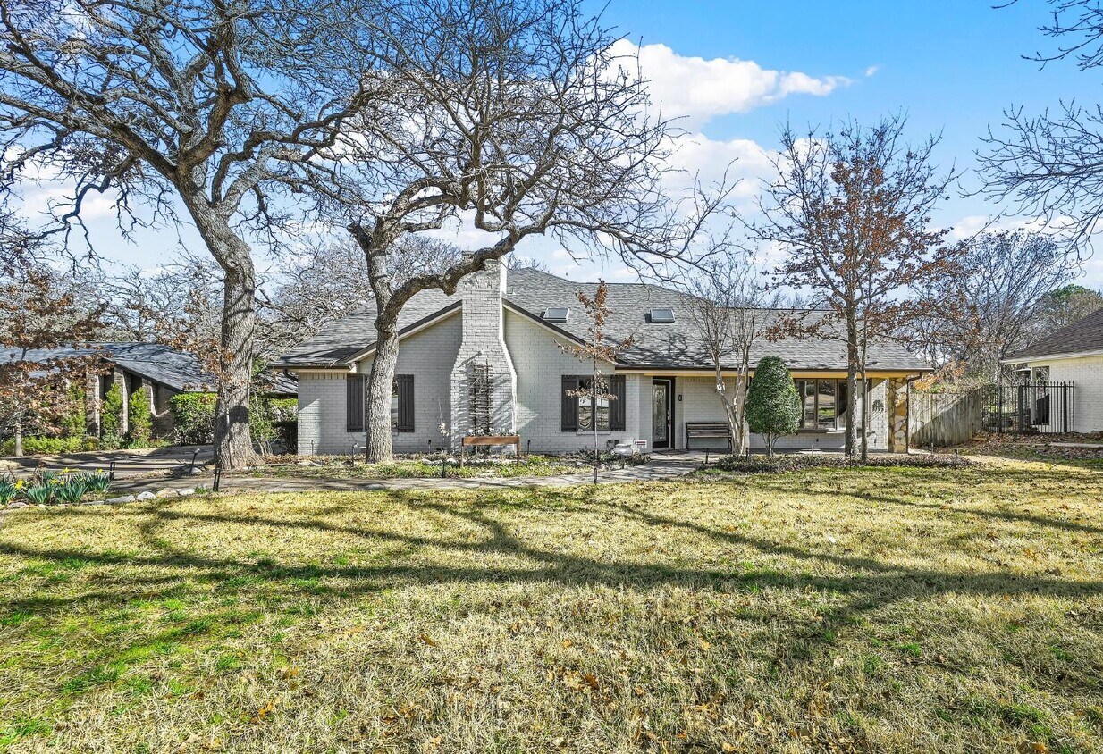Primary Photo - Ask about our NO security deposit option!