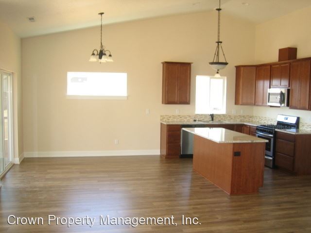 Foto del edificio - 3 br, 2 bath House - 547 NE Fern Ave