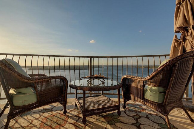 Lake Travis Views! Condo for Rent in Austin, TX