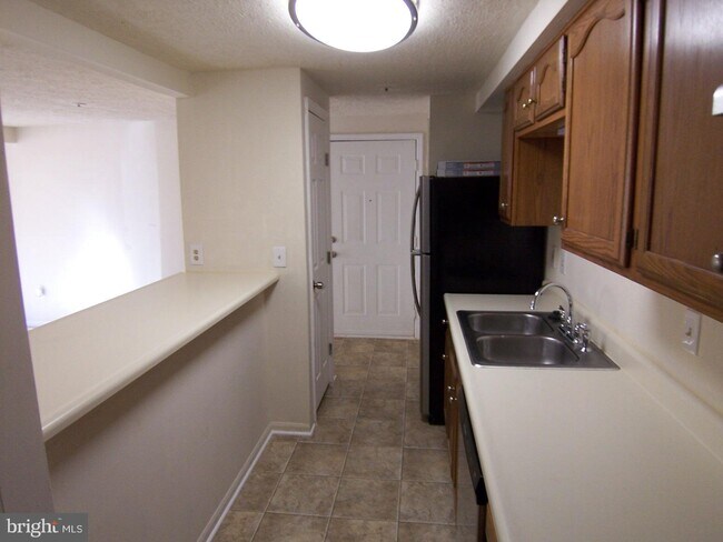 Building Photo - 901 Cedar Crest Ct