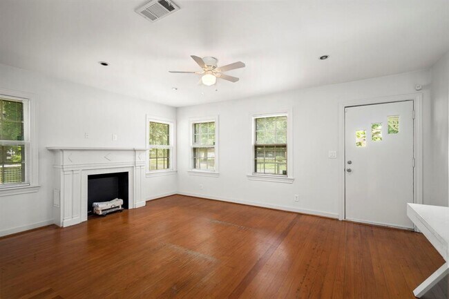 Foto del edificio - 892 Mansfield St