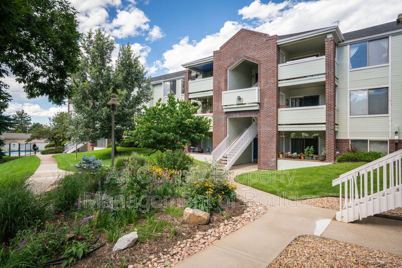 Primary Photo - 33 S Boulder Cir