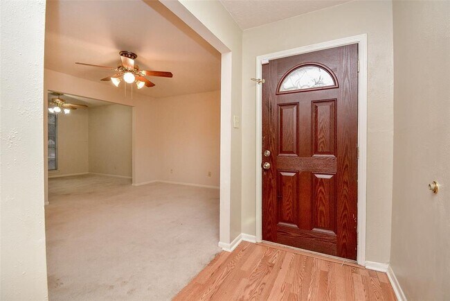 Foto del edificio - 15530 Torry Pines Rd