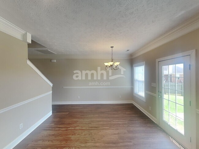 Foto del edificio - 1131 Longwood Dr