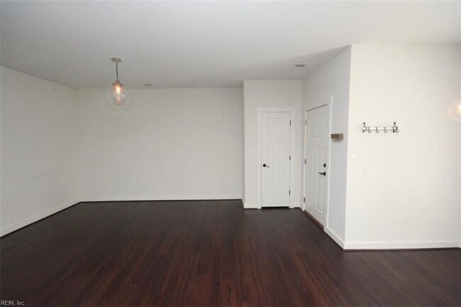 Foto del edificio - 7922 Shore Dr