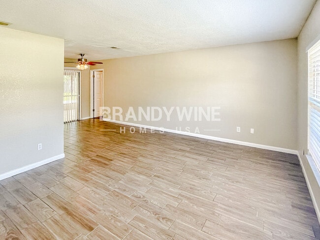 Building Photo - 3639 N Ride Dr