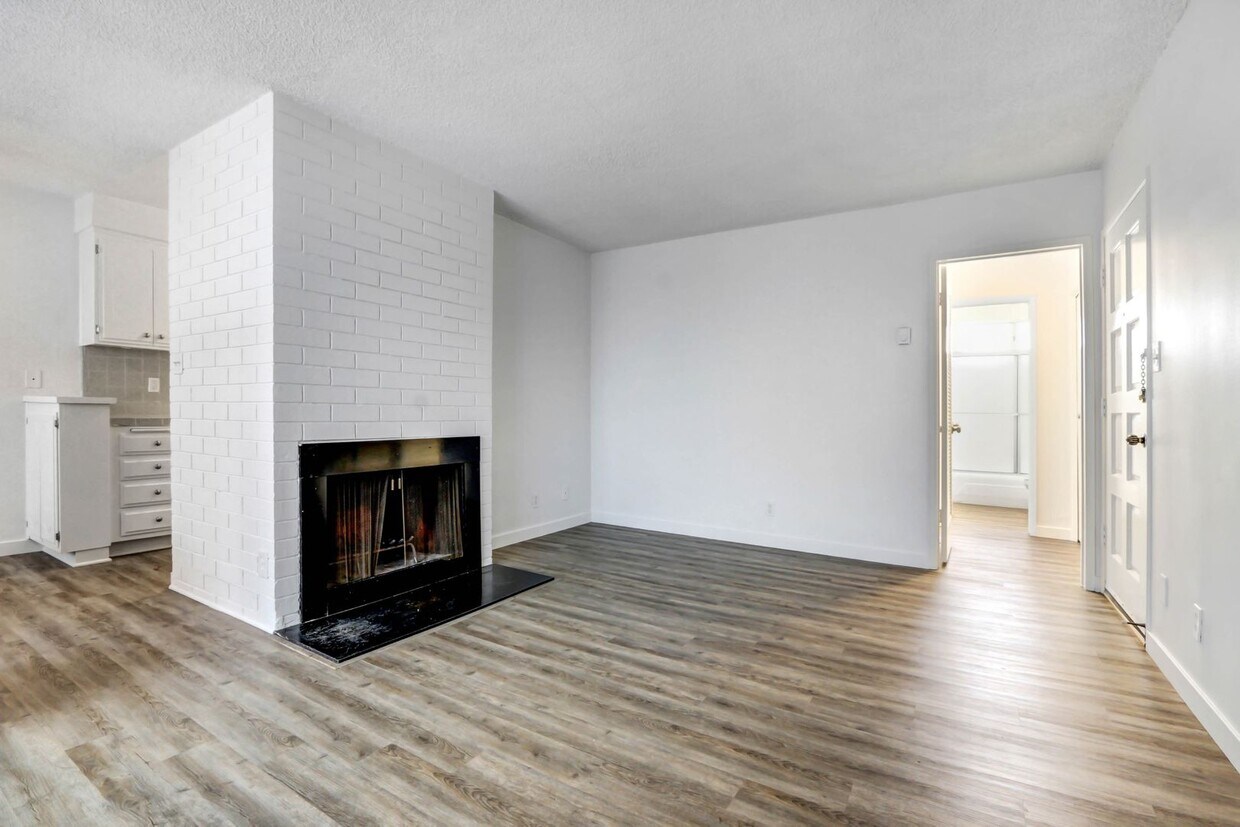Primary Photo - 1306 Armacost Ave