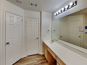 Building Photo - 2518 Halstead Dr