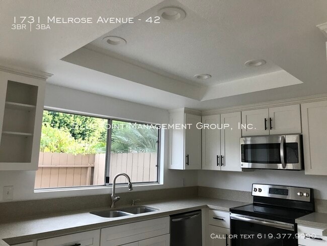 Building Photo - Open Floor Townhouse in Chula Vista