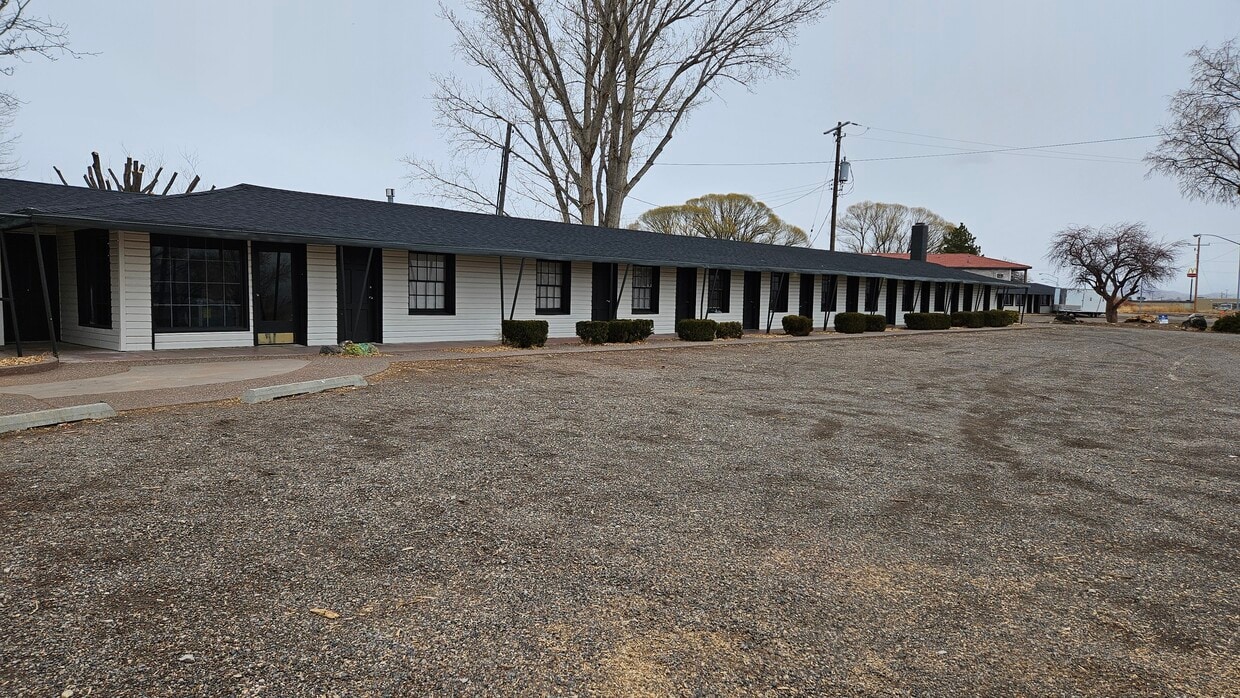 Primary Photo - 1180 S Cove View Rd