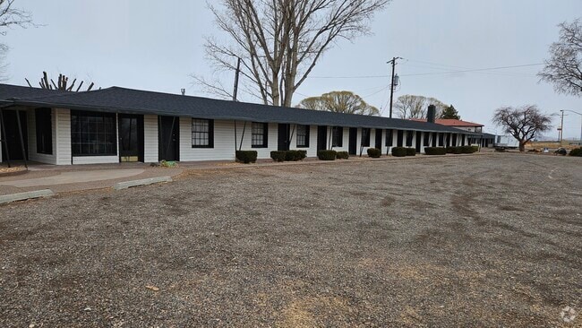 Building Photo - 1180 S Cove View Rd