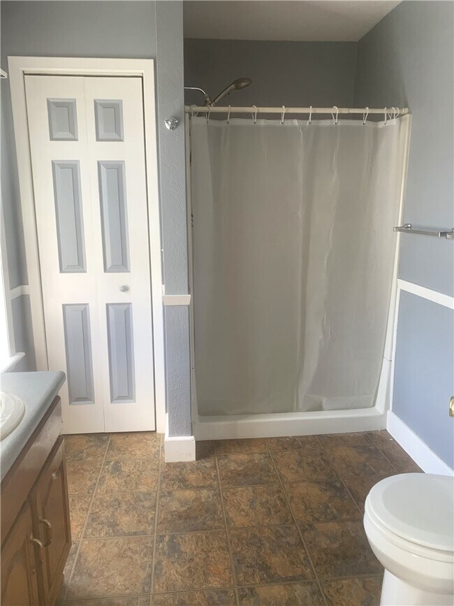 Foto del edificio - 219 W Main St