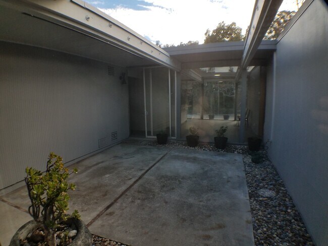 Foto del edificio - Eichler home near downtown Walnut Creek