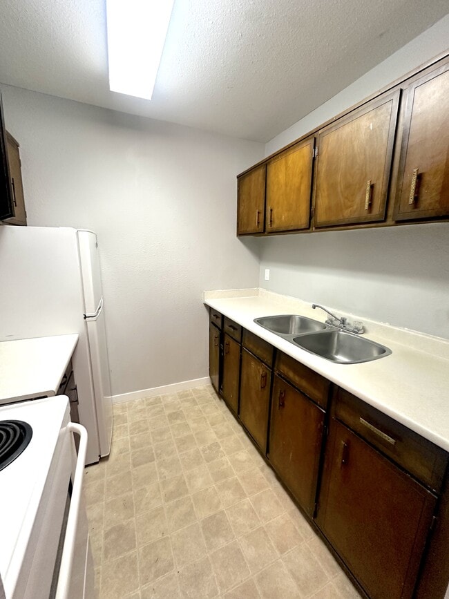 Building Photo - 4280 Quentin Ave