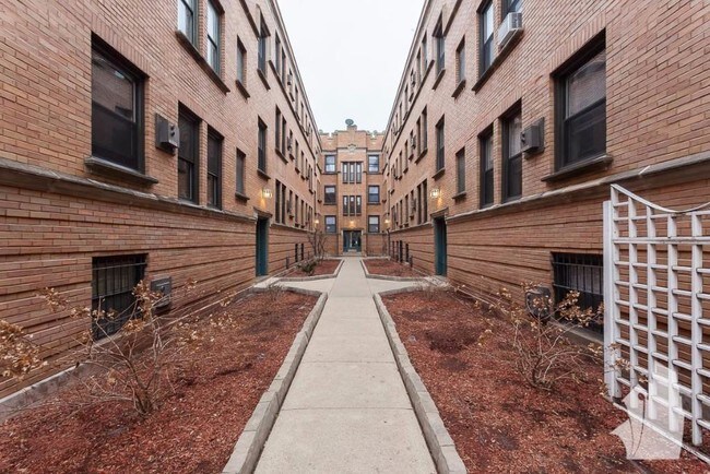 Building Photo - 2 bedroom in Chicago IL 60657