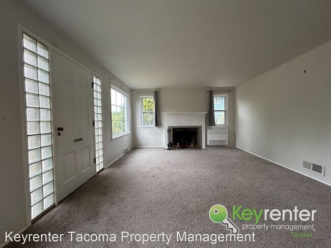 Building Photo - 3 br, 1 bath House - 130 Regents Blvd