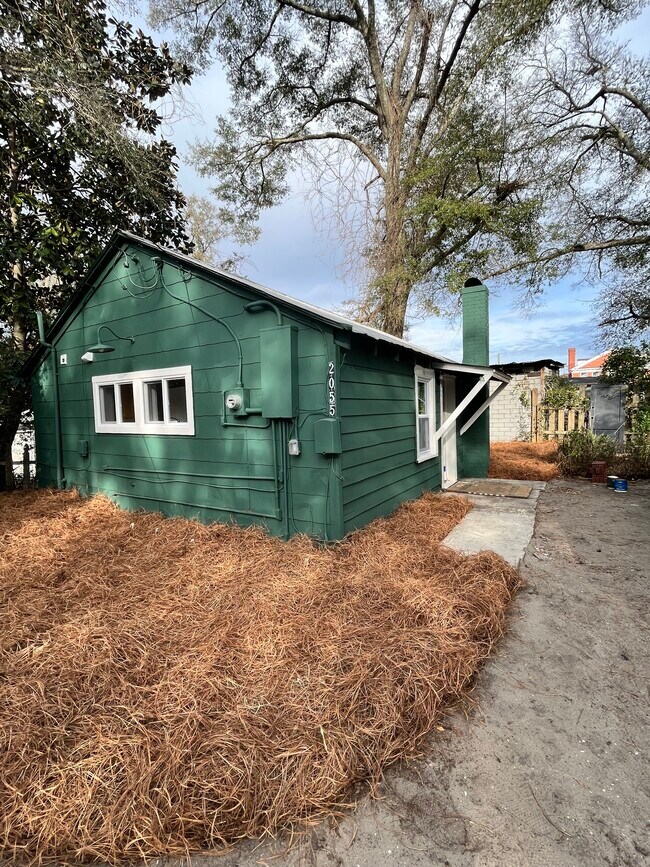 Foto del edificio - 2053 Monroe St