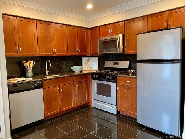 Foto del edificio - 14 Country Club Dr