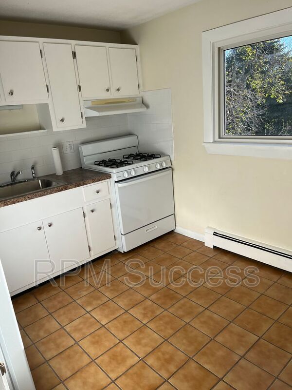 841 Tucker Rd Unit 4, Dartmouth, MA 02747 Condo for Rent in Dartmouth