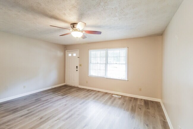 Building Photo - 2483 Nugget Dr SW
