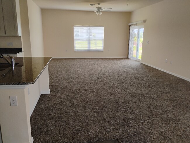 Building Photo - 7039 Gill Cir