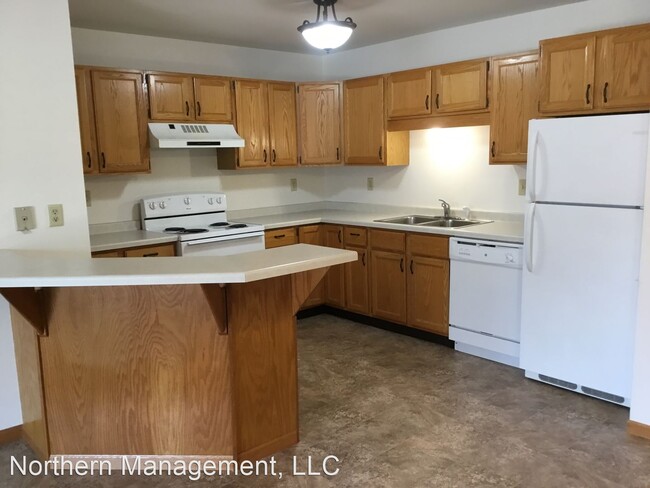 Building Photo - 2641-2641 Bush Ct