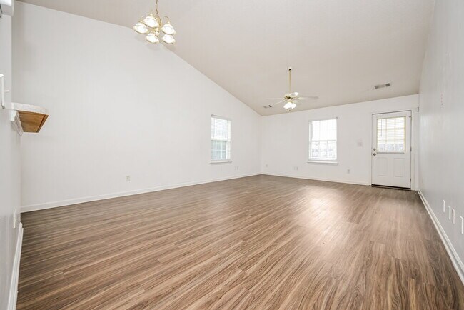 Foto del edificio - 2167 Red Oak Cir