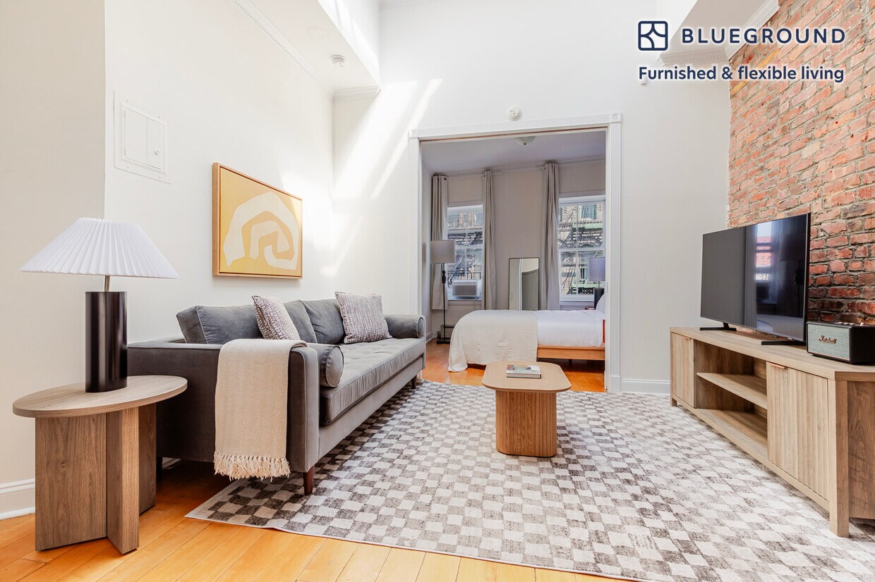 Primary Photo - 118 Christopher St