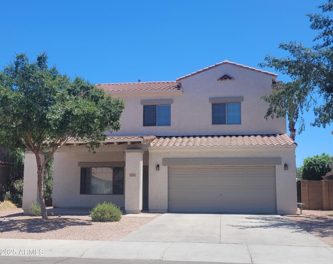 Foto principal - 1281 E Hampton Ln