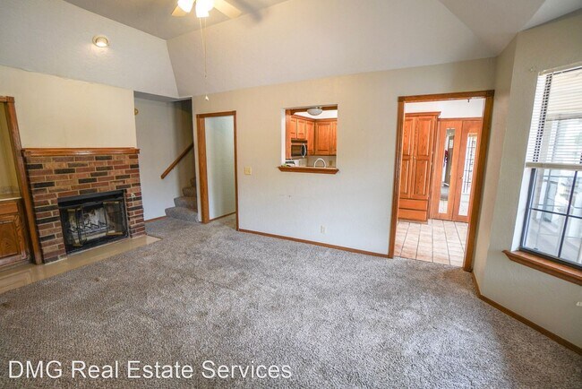 Building Photo - 2 br, 2.5 bath House - 315 Lamp Post