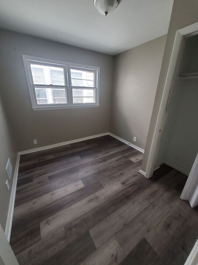Foto del edificio - 1013-1015 W Keefe Ave. (Duplex)