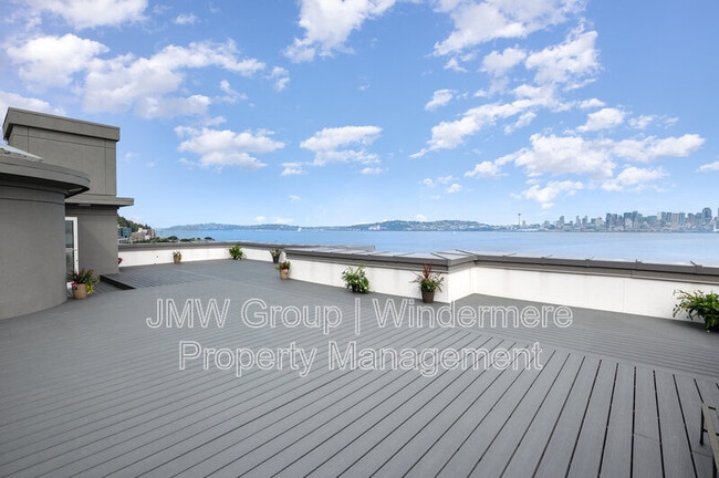 Foto del edificio - 1709 Harbor Ave SW