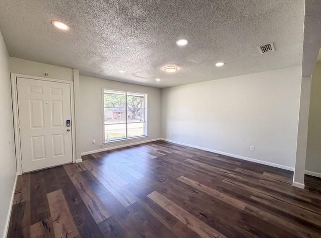 Building Photo - 2141 Mountainview Dr