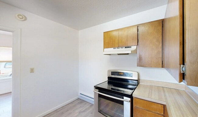 Kitchen - 605 W Whitman Dr