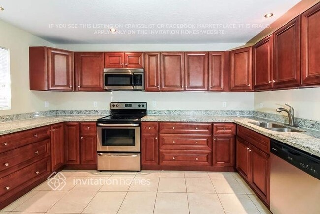 Building Photo - 15553 67th Ct N