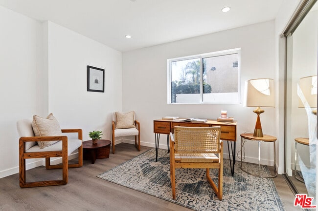 Building Photo - 853 N Las Palmas Ave