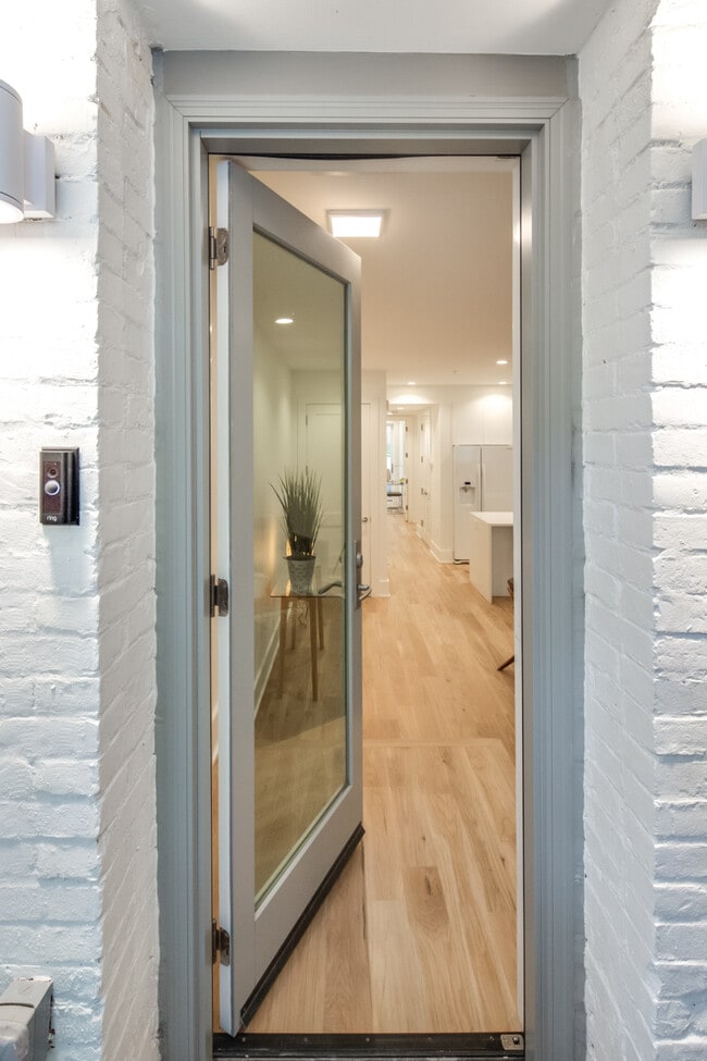 Unit Entry - 1739 17TH ST NW